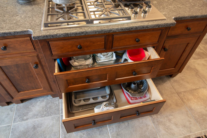 custom-island-drawer-pegs-cooktop